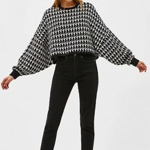 Houndstooth print long sleeve crop sweater.